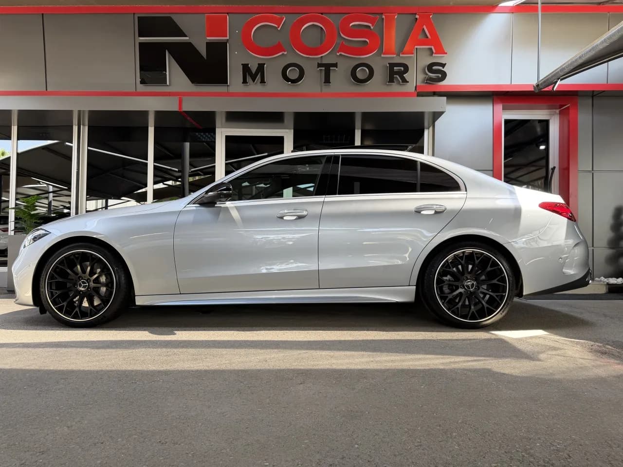 Mercedes-Benz C220d 2025